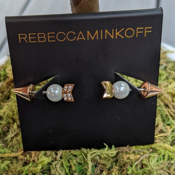New Rebecca Minkoff rose gold arrow earrings - Picture 3 of 4